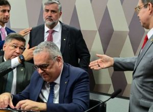 cpi-do-inss-rejeita-pedido-de-indiciamento-de-lulinha,-vorcaro-e-mais-214-por-descontos-ilegais