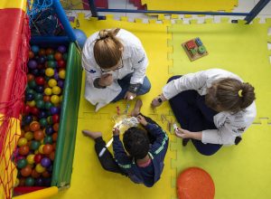 aba-nao-deve-ser-aplicada-em-excesso-para-autismo-e-pode-ser-substituida-por-outras-terapias