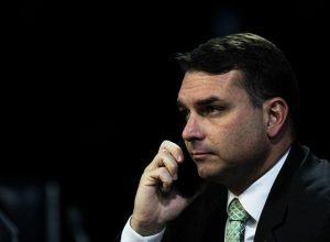 pl-tem-racha-e-enfrenta-dilema-sobre-palanque-de-flavio-bolsonaro-no-df