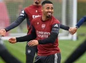 west-ham-x-arsenal:-onde-assistir,-escalacoes-e-arbitragem