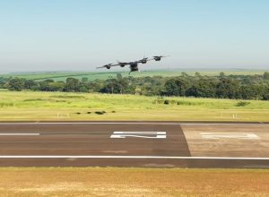 subsidiaria-da-embraer-conclui-testes-de-voo-pairado-de-seu-evtol