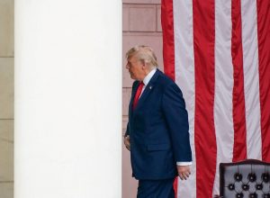 trump-esta-com-‘saude-excelente’,-mas-apresenta-inchaco-nas-pernas-e-precisa-perder-peso,-diz-medico