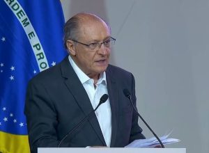 aviacao-global-vive-desafios-que-nenhum-pais-resolve-sozinho,-diz-alckmin