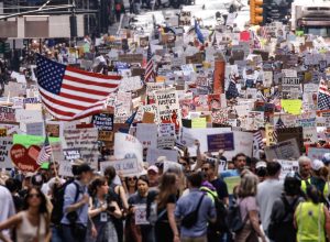 trump-e-alvo-de-protestos-em-varias-cidades-dos-eua