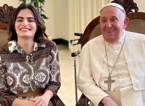 papa-francisco-encontrou-atriz-trans-de-bebe-rena-e-abencoou-lgbts