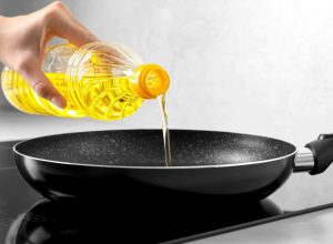 oleo-de-cozinha-comum-relacionado-com-cancer-agressivo-—-entenda-por-que