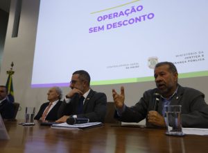 ‘roubo-bilionario-no-inss,-enquanto-comitiva-se-prepara-para-viagem-a-roma’,-diz-andreazza;-veja