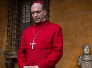 apos-‘conclave’,-ralph-fiennes-surpreende-com-mudanca-radical-do-corpo